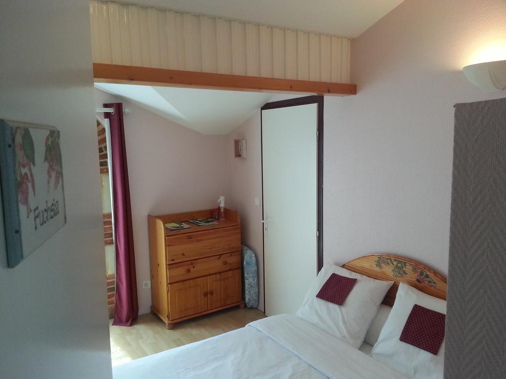 Chambres D'Hotes Au Grillon Dort Moustey Phòng bức ảnh